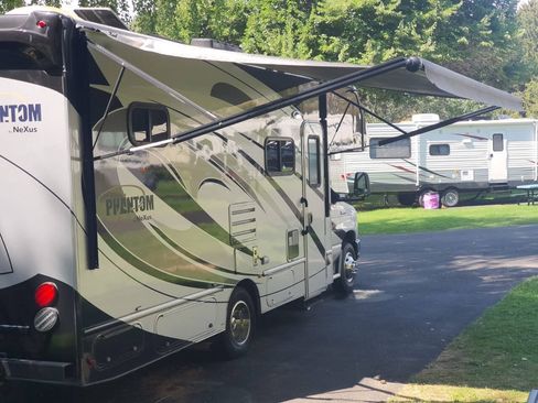 Used 2018 Ford E-450 and Econoline 450 Super Duty w/ Motorhome Prep Package RWD image 2