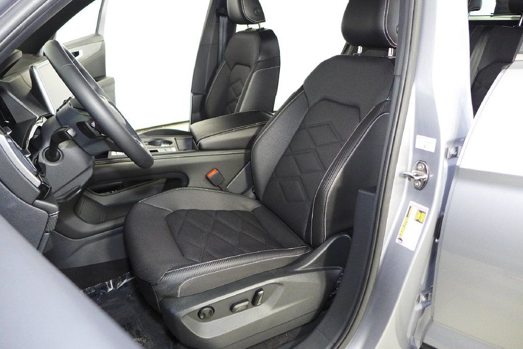 Used 2024 Volkswagen Atlas Cross Sport SE FWD image 21