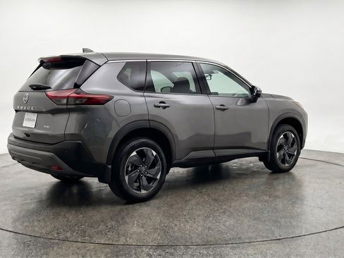 Used 2025 Nissan Rogue SV AWD/4WD image 9