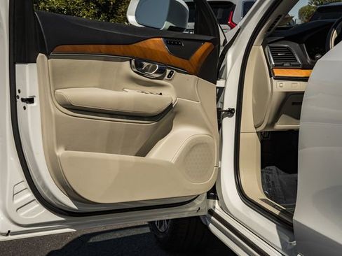 Used 2022 Volvo XC90 T6 Momentum w/ Climate Package image 38