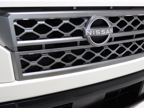 Used 2022 Nissan Frontier SV image 25