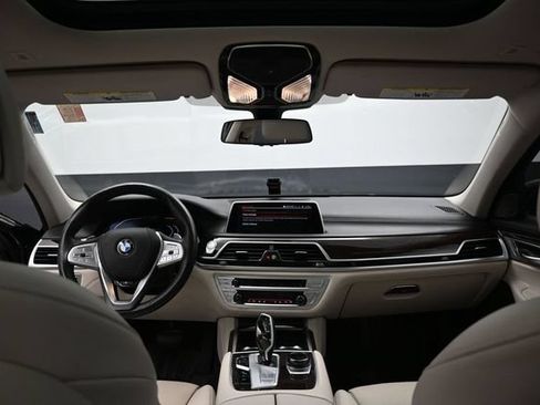 Used 2022 BMW 750i xDrive w/ Luxury Rear Seating Package AWD/4WD image 33