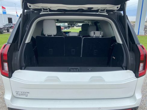 Used 2025 Ford Expedition Active AWD/4WD image 9
