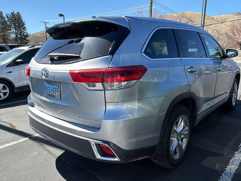 Used 2019 Toyota Highlander Limited image 2