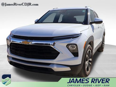Used 2024 Chevrolet TrailBlazer LT w/ Convenience Package image 1