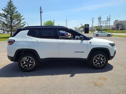Used 2025 Jeep Compass Trailhawk AWD/4WD image 6