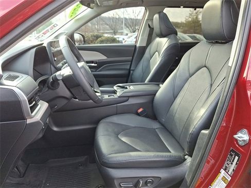 Used 2024 Toyota Grand Highlander Limited image 13