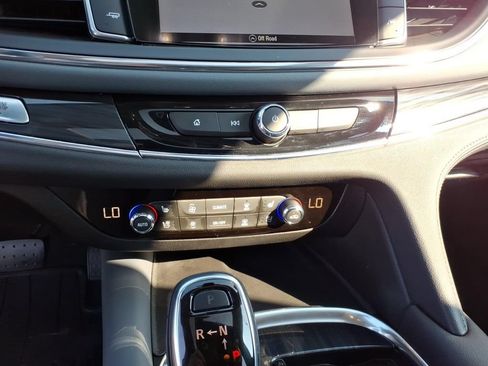 Used 2018 Buick Enclave Premium w/ Experience Buick Package FWD image 12