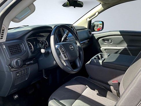 Used 2023 Nissan Titan SV RWD image 15