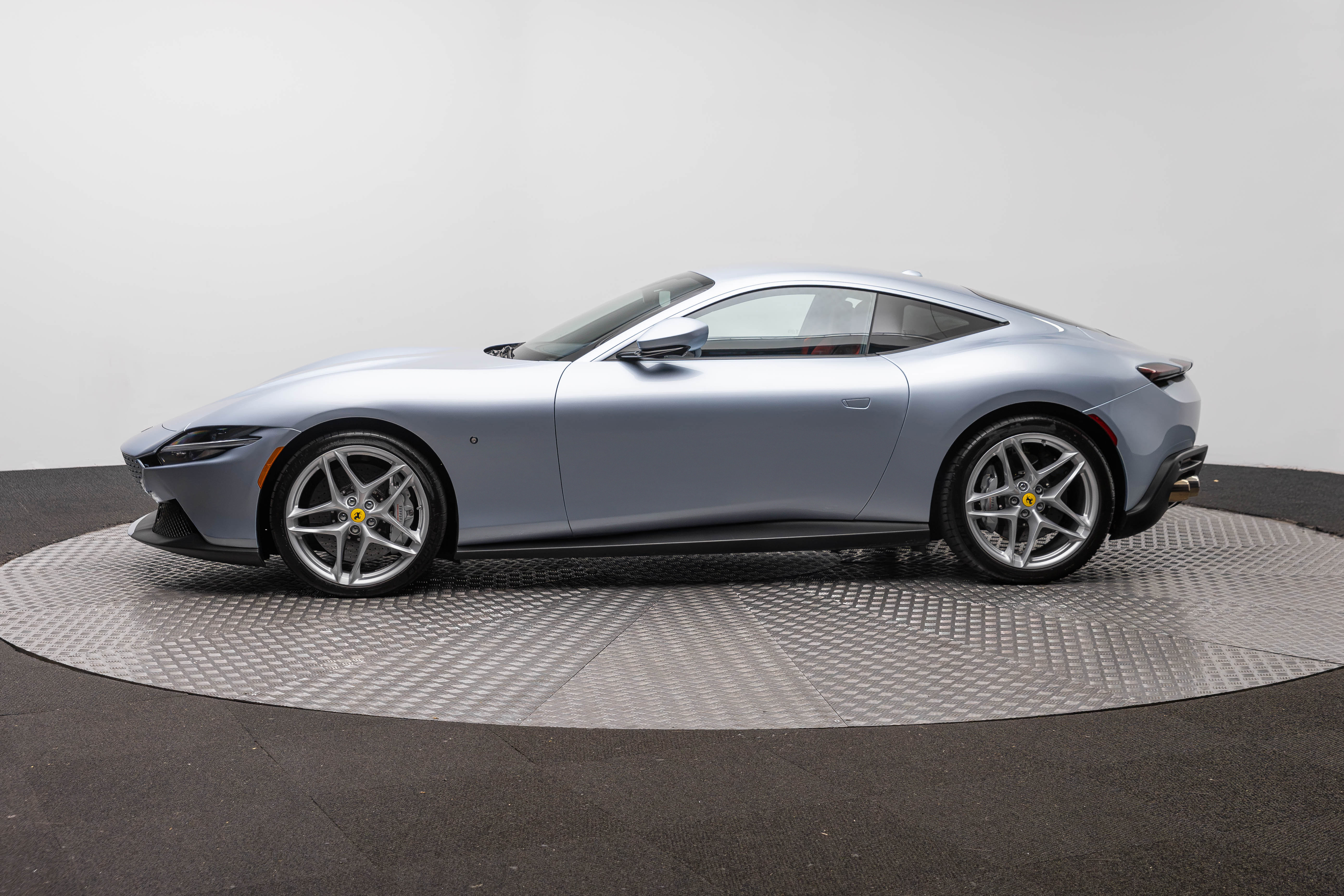 Certified 2022 Ferrari Roma RWD image 2