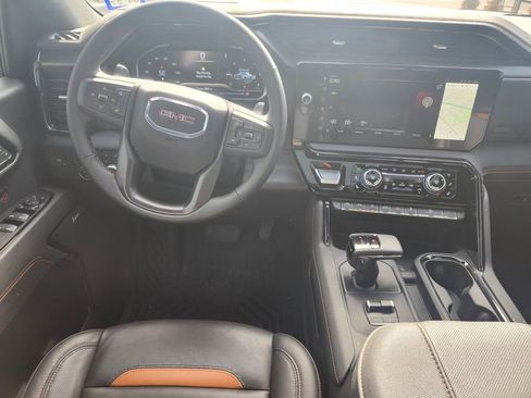 Used 2025 GMC Sierra 1500 AT4 w/ AT4 Premium Package AWD/4WD image 9