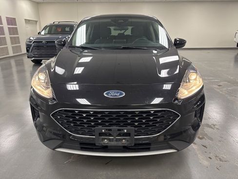 Certified 2024 Toyota Corolla Cross XLE image 38