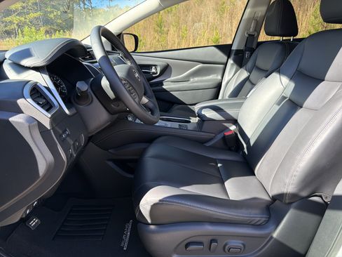 Used 2024 Nissan Murano SV w/ SV Midnight Edition Package image 9