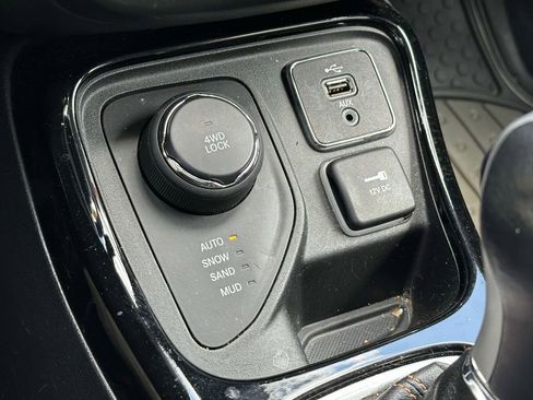 Used 2018 Jeep Compass Limited AWD/4WD image 27