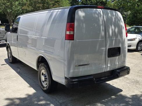 Used 2018 Chevrolet Express 2500 w/ Driver Convenience Package RWD image 3