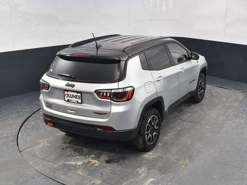 Used 2025 Jeep Compass Trailhawk image 41