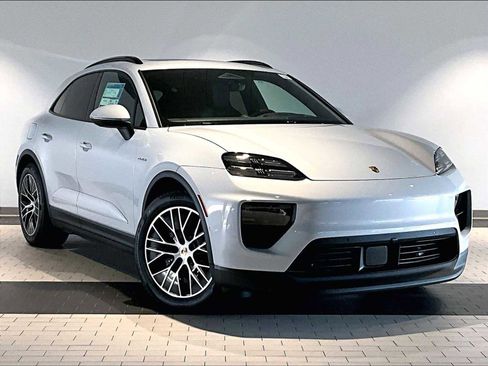 New 2026 Porsche Macan 4 Electric image 9