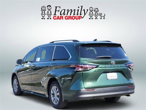 New 2026 Toyota Sienna XLE image 3