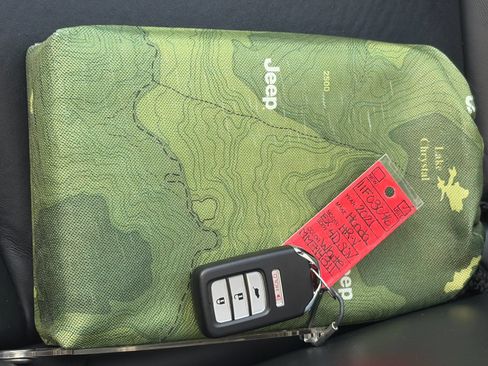 Used 2017 Jeep Cherokee Limited AWD/4WD image 9