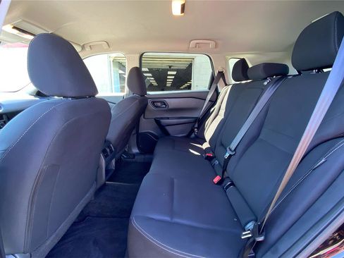 Used 2024 Nissan Rogue S image 11