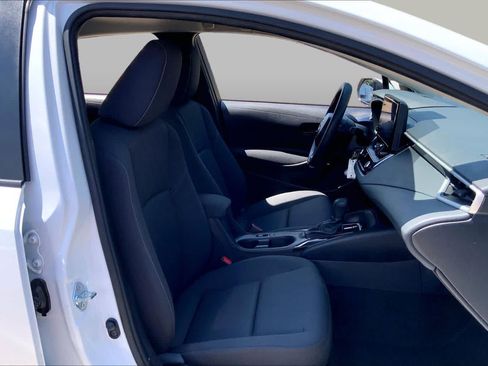 Used 2025 Toyota Corolla LE FWD image 9