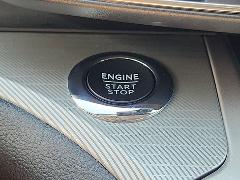 Certified 2022 Ford Explorer XLT w/ Equipment Group 202A image 25