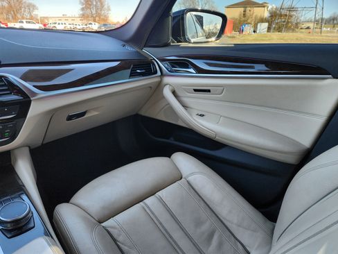 Used 2017 BMW 530i xDrive image 24