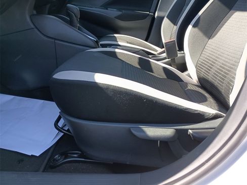 Used 2022 Nissan Versa SV image 18