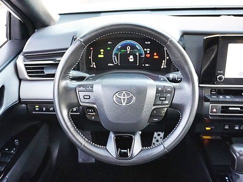 Used 2025 Toyota Camry SE image 19