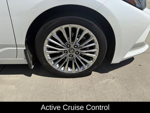 Used 2019 Toyota Avalon Limited FWD image 11