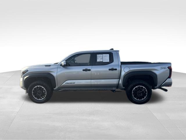 Used 2025 Toyota Tacoma TRD Off-Road AWD/4WD image 2