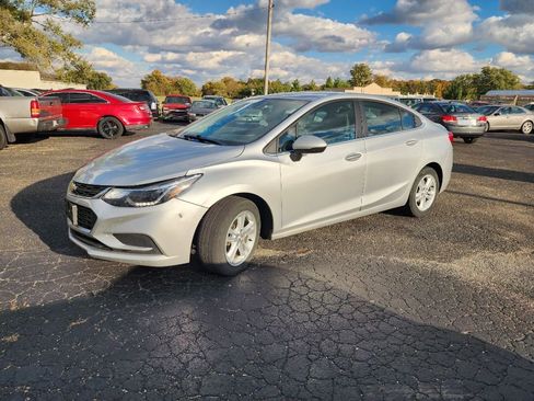 Used 2017 Chevrolet Cruze LT image 10
