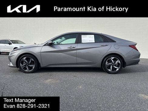 Used 2023 Hyundai Elantra SEL w/ Convenience Package image 4