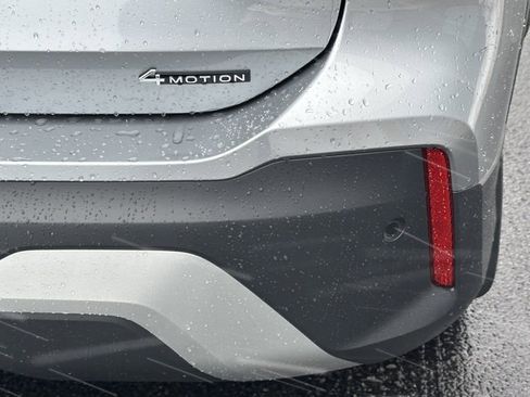 Certified 2025 Volkswagen Tiguan SE image 14