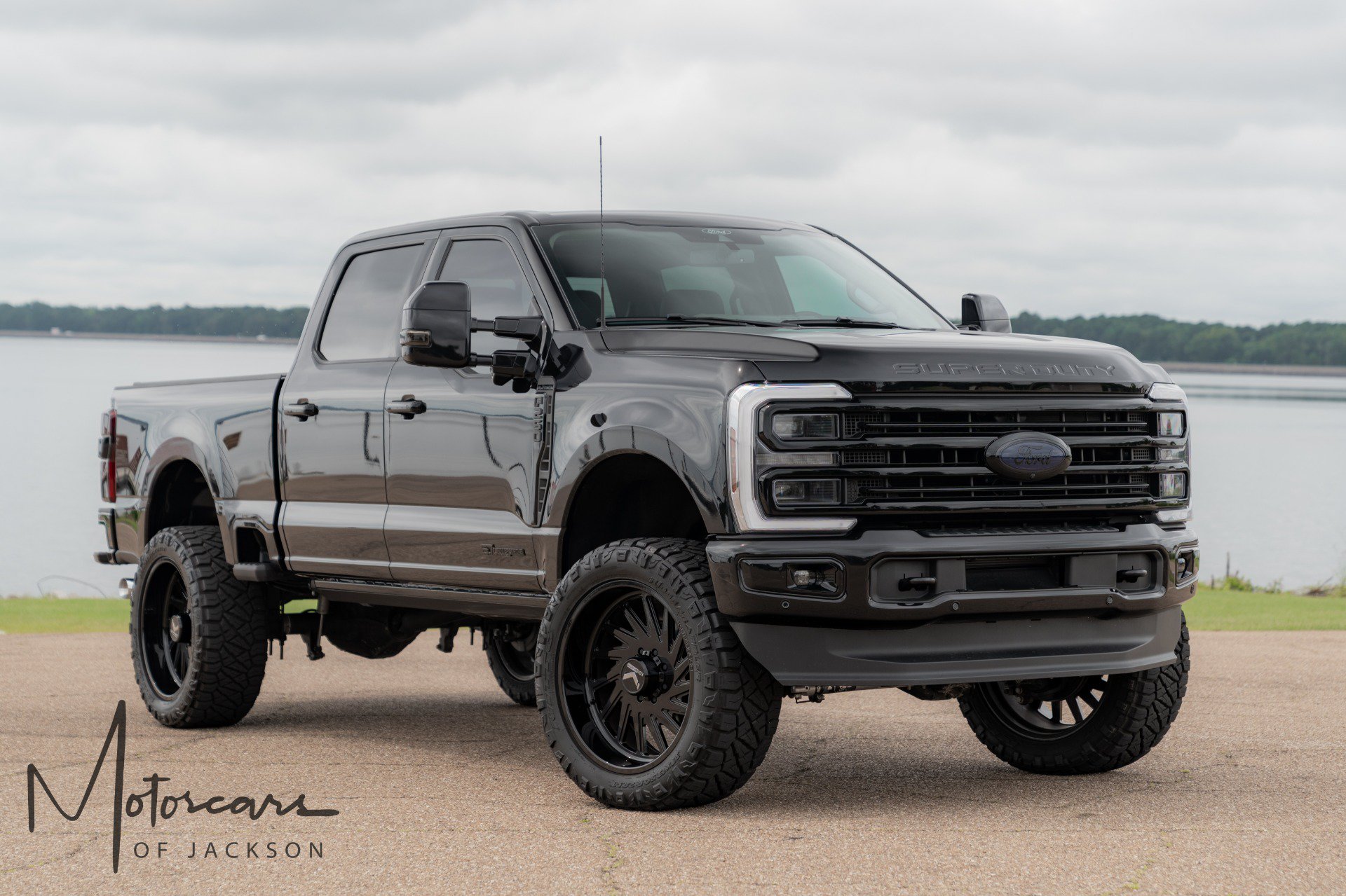 Used 2025 Ford F250 Platinum w/ Platinum Plus Package AWD/4WD image 2