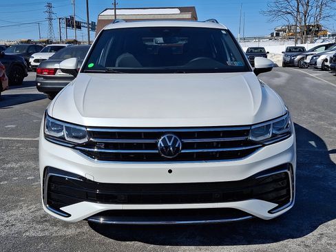 Used 2022 Volkswagen Tiguan SEL R-Line image 2