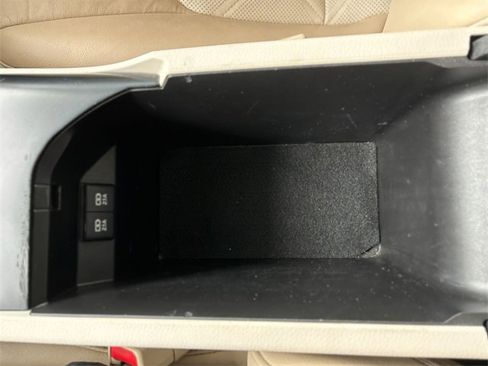 Used 2018 Toyota Camry XLE image 35