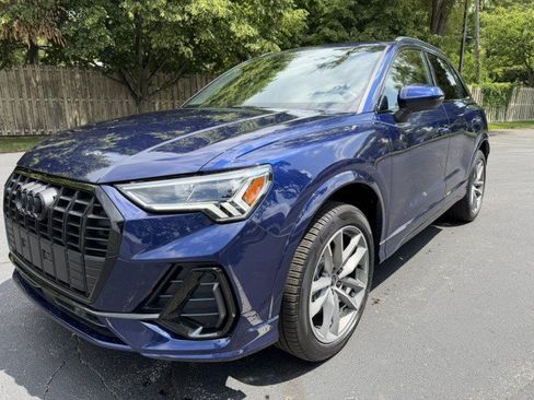 Certified 2025 Audi Q3 2.0T Premium w/ Convenience Package AWD/4WD image 3
