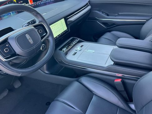 New 2026 Lincoln Navigator Premiere AWD/4WD image 12