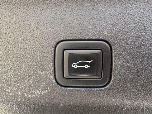 Used 2021 GMC Yukon XL Denali w/ Denali Premium Package AWD/4WD image 10