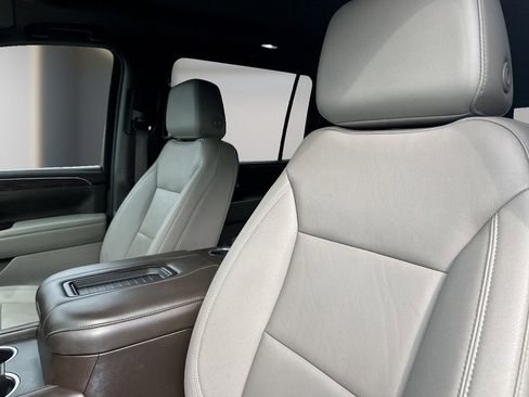 Used 2023 Chevrolet Suburban LT w/ Luxury Package AWD/4WD image 8