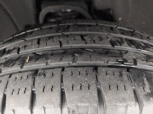 Used 2019 Chevrolet Suburban LT AWD/4WD image 4