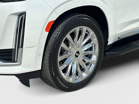 Certified 2024 Cadillac Escalade Premium Luxury w/ Performance Package AWD/4WD image 29