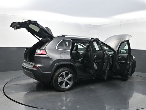 Used 2019 Jeep Cherokee Limited image 38