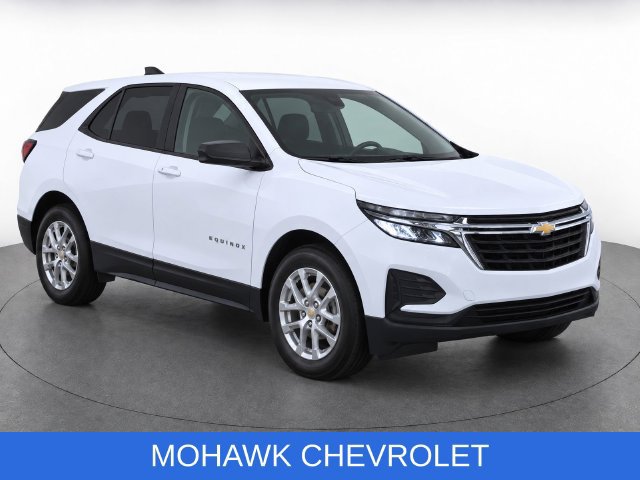 Certified 2022 Chevrolet Equinox LS w/ LS Convenience Package AWD/4WD image 2