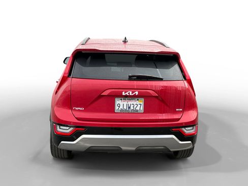 Used 2023 Kia Niro SX Touring image 4