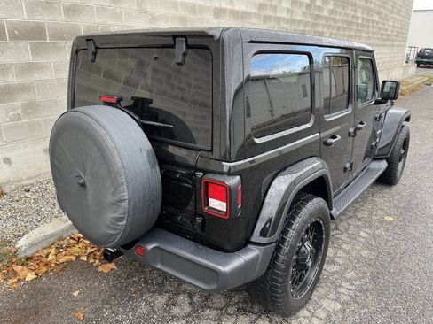 Used 2019 Jeep Wrangler Unlimited Sahara w/ Uconnect 4C Nav & Sound Group image 2