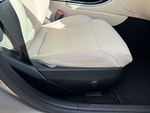 Used 2024 Mercedes-Benz C 300 Sedan image 12