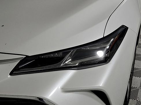 Used 2019 Toyota Avalon Limited w/ Advanced Safety Package FWD image 9