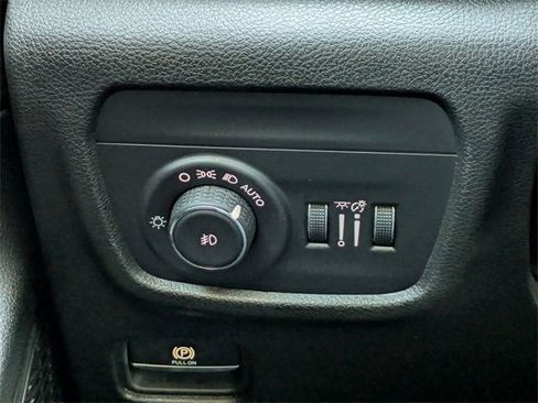 Used 2023 Jeep Grand Cherokee Limited image 27